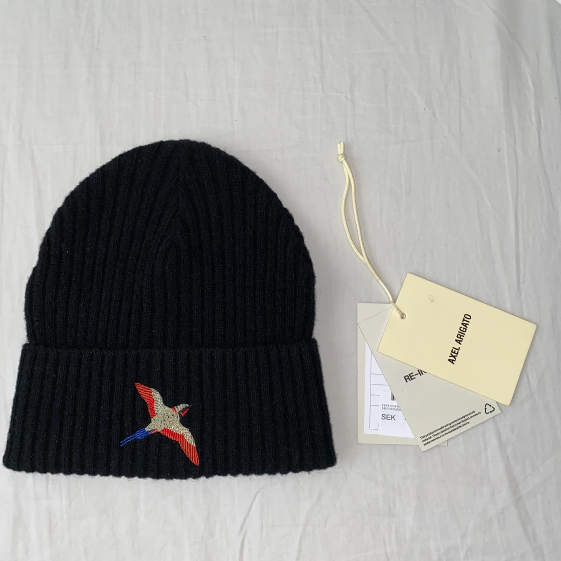 AXEL ARIGATO Micro bee bird beanie 