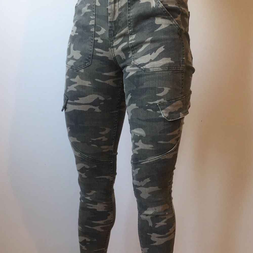 Militärbyxor - Jeans & Byxor | Plick Second Hand