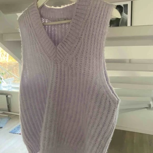  - Säljer min super fina lila väst från designbysi💞💞 endast använd ett fåtal gånger och ser ut som ny💞
