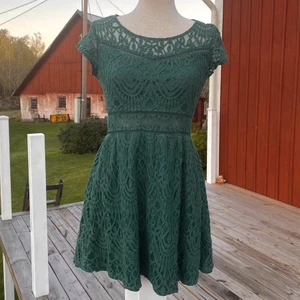 Grön klänning från hm. Storlek 38 - Jätte fin grön klänning från hm