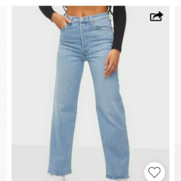 Säljer mina Levis jeans pga att jag inte använder dom längre, använda men i bra kvalité köpta för 1200. De har två fläckar på benen så om du vill är det bara att säga till så skickar jag bild på de. Jeans & Byxor.