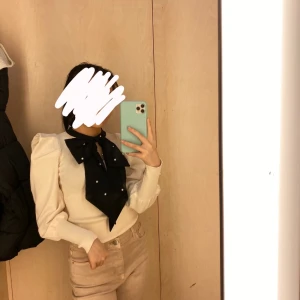 Topp - Jätte söt topp från River Island som är använd 1 gång. Tyvärr inte min stil längre men jätte söt!