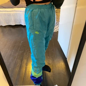 Vintage Nike byxor - Vintage nike sweatpants köpta på beyond retro förra året! 