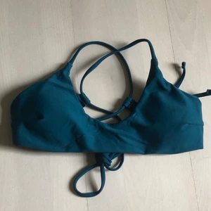 Bikiniöverdel från SHEIN tillsalu💚 - Oanvänd bikiniöverdel från SHEIN tillsalu! Stl: S, köparen står för frakten 
