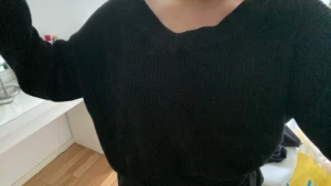 Svart stickad tröja - Svart stickad tröja ifrån Gina Tricot i Stl.L. Köparen står för frakten. Säljer pga för stor och inte min stil. 