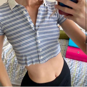 Polo top - Jätte fin polo top från Urban Outfiter. Storlek xs men passar jag som S 🥰