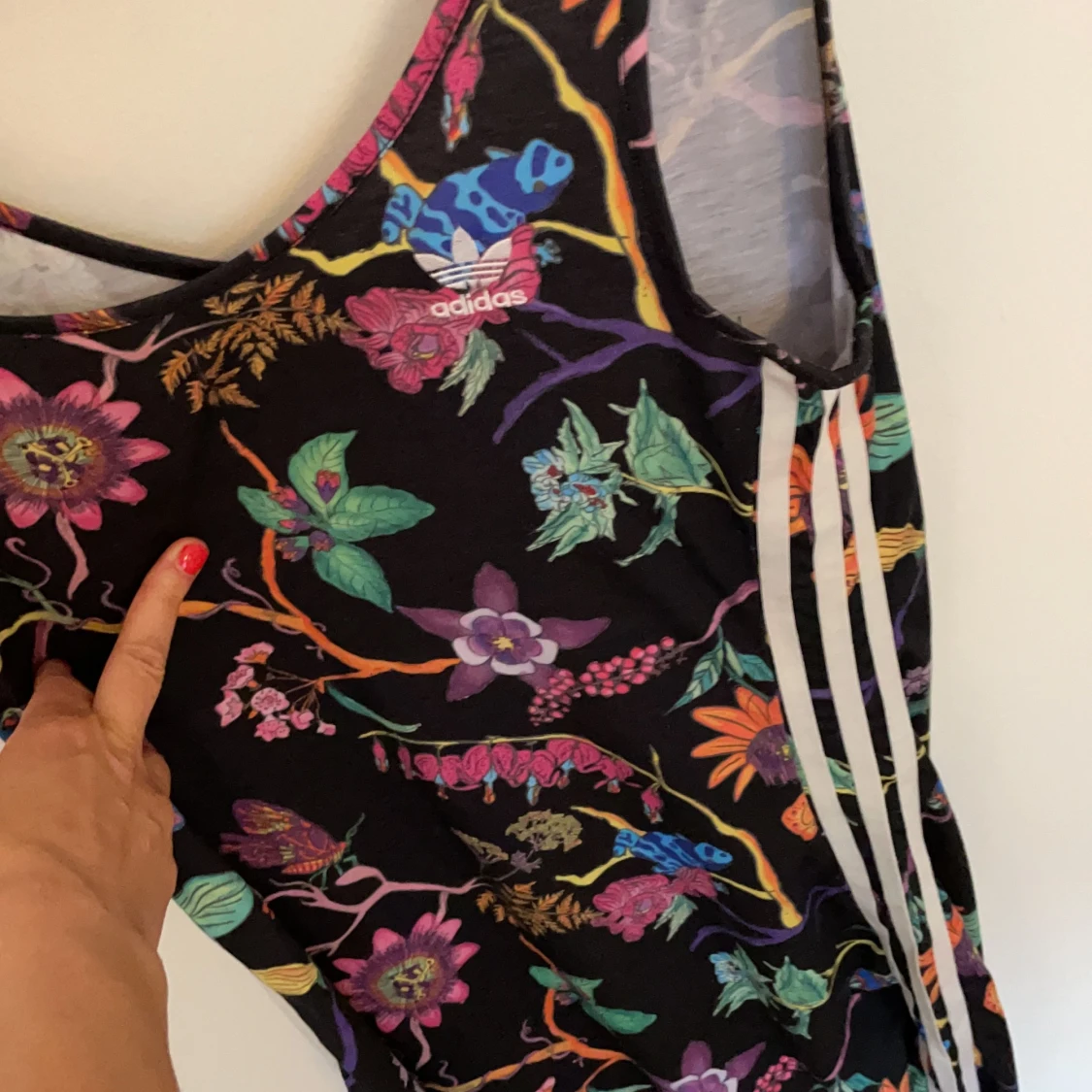 Klänning från adidas i stl 40 vadlång  - 90