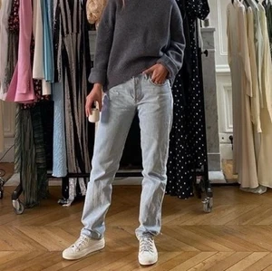 Ljusblåa Acne jeans  - Acne jeans som jag köpt för 2300kr men som nu tyvärr blivit för små säljs för ett  jättebra pris. De är i helt nytt skick och är endast några månader gamla. Jeansen är u modellen ”Acne Studios 1997 Light Blue Trash, A00022-”