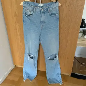 Populära vida jeans från zara. Säljes pga för små