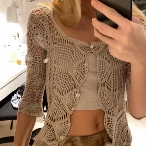 Kofta - Jätte söt virkad kofta köpt på humana❣️