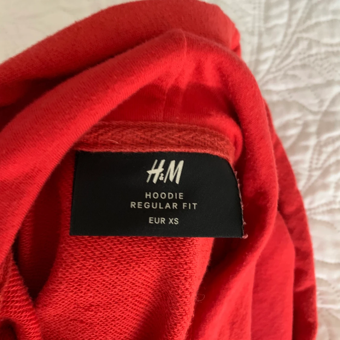 Röd hoodie i storlek xs  - 91