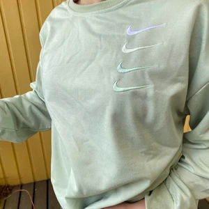 Nike green top - Summer green 