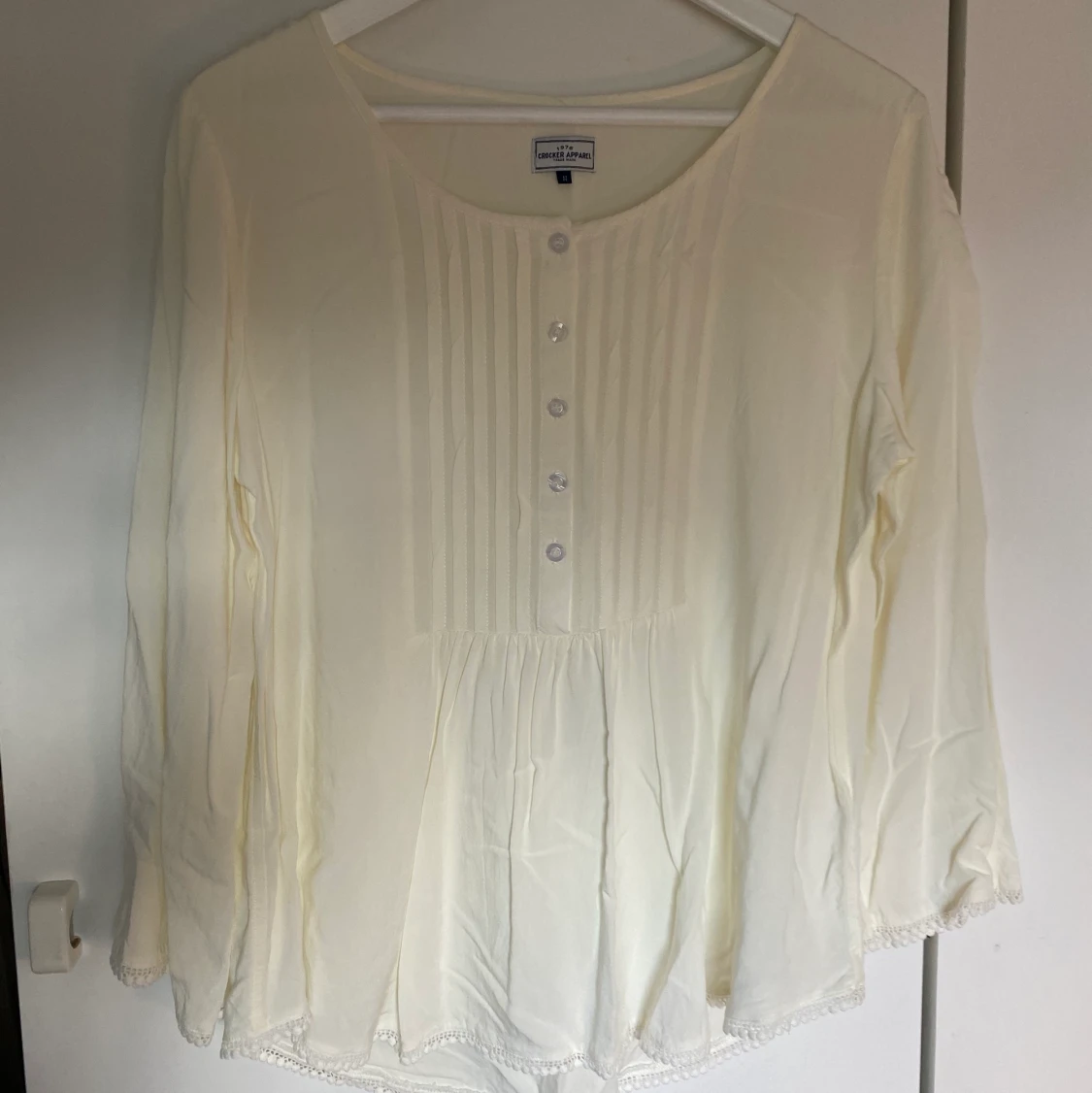 Cremefärgad blus
