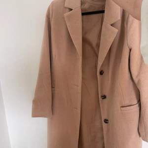 Nelly kappa - Jättefin kappa från Nelly som är helt oanvänd! Storlek 40