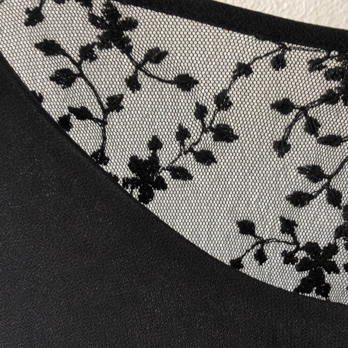 Svart klänning med spets - 91