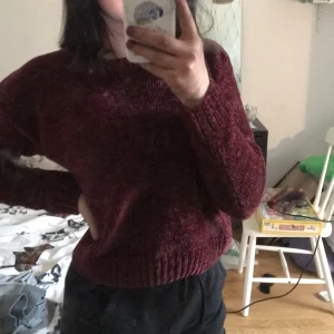 En tröja från Kappahl lila stl 158/164 - Jätte skön tröja från Kappahl som jag knappt har användt, det här ett jätte härligt tyg