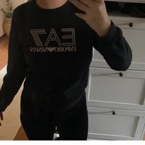 Armani tröja - Säljer denna Armani (EA7) tröja då den är för liten för mig. Storlek xs. (Lånad bild så kom privat för fler bilder) 