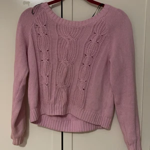 H&M pink knit sweater  - Det här är en superfin och bra skick tröja från hm i storlek 170cm så 14 år tror jag.