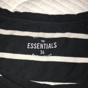 Race marine - En jättefin randig t-shirt som är i jättebra skick pga att jag använt den 2-3 gånger. Storlek 36(S)