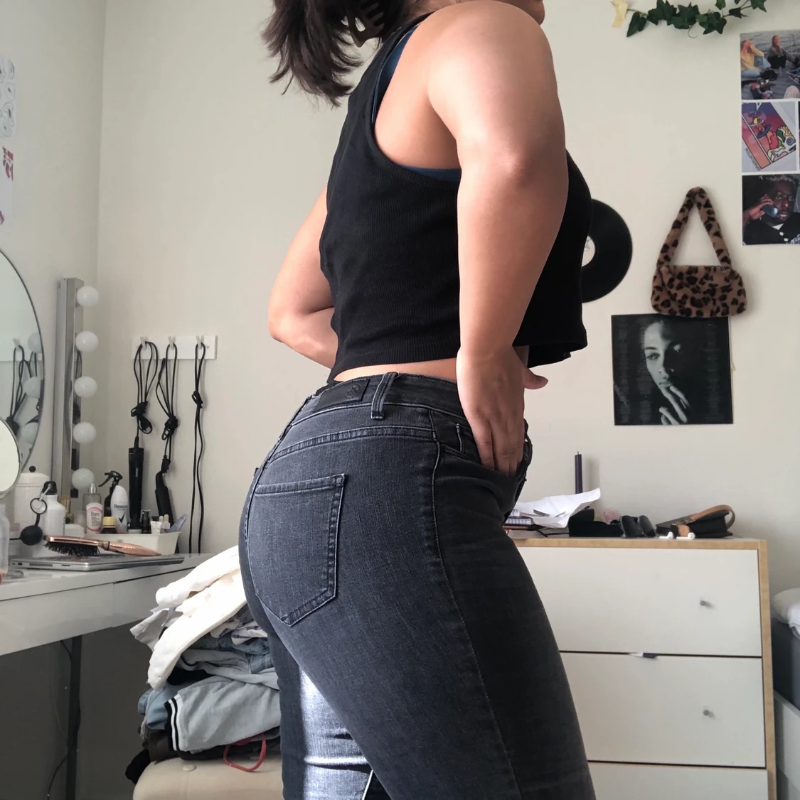 Raka lite kortare grĂ„a jeansđ