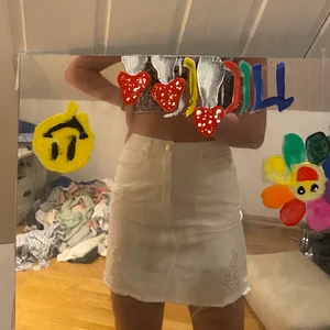 Vit jeans kjol - En vit jeans kjol från hm 