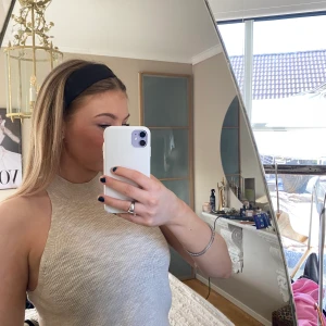 Snygg topp - Skit snygg topp från mango! Finns inte att köpa längre!