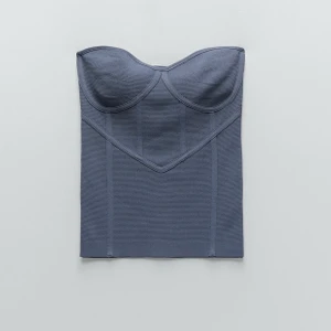 Bustier Zara  - Säljer denna slutsålda superfina och populära stickade korsetten från Zara då den är lite stor på mig🥲 endast använd en gång💗💗💗