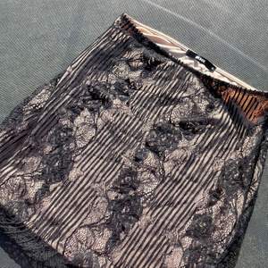 fest kjol från bikbok