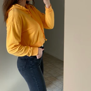 H&M kofta - H&M kofta, köpt för några månader sedan och aldrig använd sedan dess. Köpte fel storlek. Skriv privat för mer info, priset kan aldrig diskuteras❤️