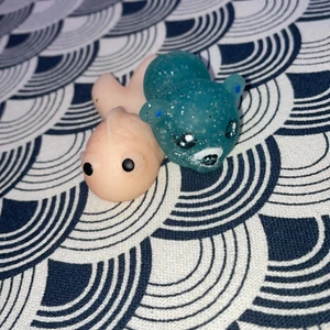 Liten - Klämmemoji,fidget toy,10kr st