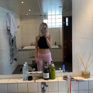 Rutiga byxor - Rutiga byxor som jag sytt själv. Dom är lika byxorna design by si har!