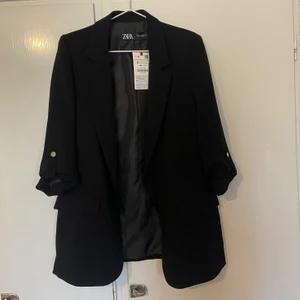 Blazer  - Helt nu blazer från zara, endast testad💖 priset går att diskuteras vid snabb affär 