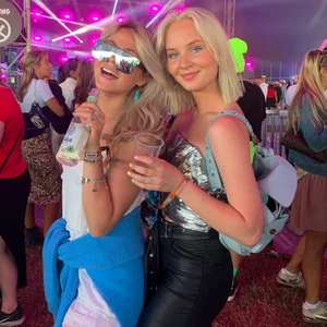 Min favvo tröja - Säljer nu denna tröja med världens finaste blå färg! Ett måste att ha nu i sommar!😍