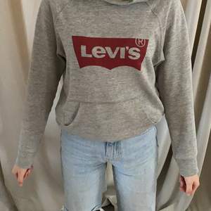 Jätte snygg Levis hoodie dock liten fläck på s:et men de är inget som syns när man har på sig den.