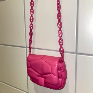 Liten rosa väska - Jättefin liten rosa väska💕 80kr + frakt 🥰