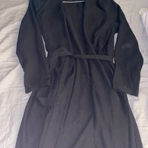 Jacka/kofta - Den är i bra skick. Storlek XS. Buda gärna och frakt pris kan tas reda på.