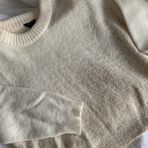 stickad tröja - Från Lindex, använd ca 2 ggr och är i nyskick! Supermjuk och mysigt till vintern! ❤️❄️