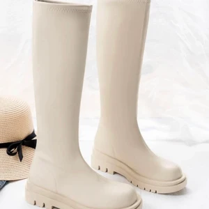 Supersnygga beiga boots - Säljer dessa då jag har flera par boots i samma färger. 200kr. Storlek 38 men skulle säga att de passar till 37