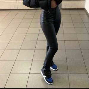 Skinnbyxor - Säljer mina skinnbyxor från Gina, ordinare pris 599kr. Endast använda 1 gång.
