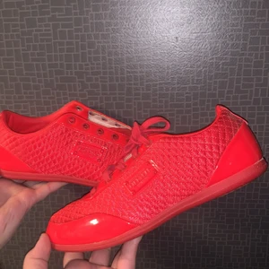 Firetrap - Fina firetrap skor som är använda Max en gång. Jättebekväma! Köptes för 1100 och säljs för att det inte passar min stil.