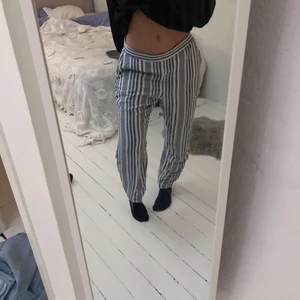 Mjukisbyxor  - Sköna mjukisbyxor från Lindex. Lågmidjade och jättefina!