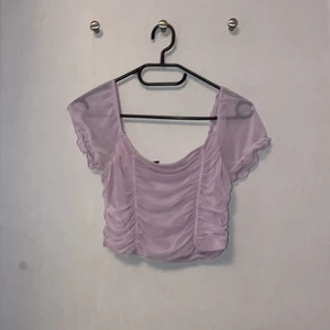 Gullig ljuslila topp strl S  - Gullig ljuslila topp strl S köpare betalar för ev frakt 🚚 