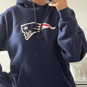 Hoodie - Blå vintage hoodie. Köpt second hand. 