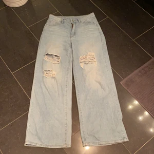 Jeans - Sköna pösiga jeans med raka ben. 