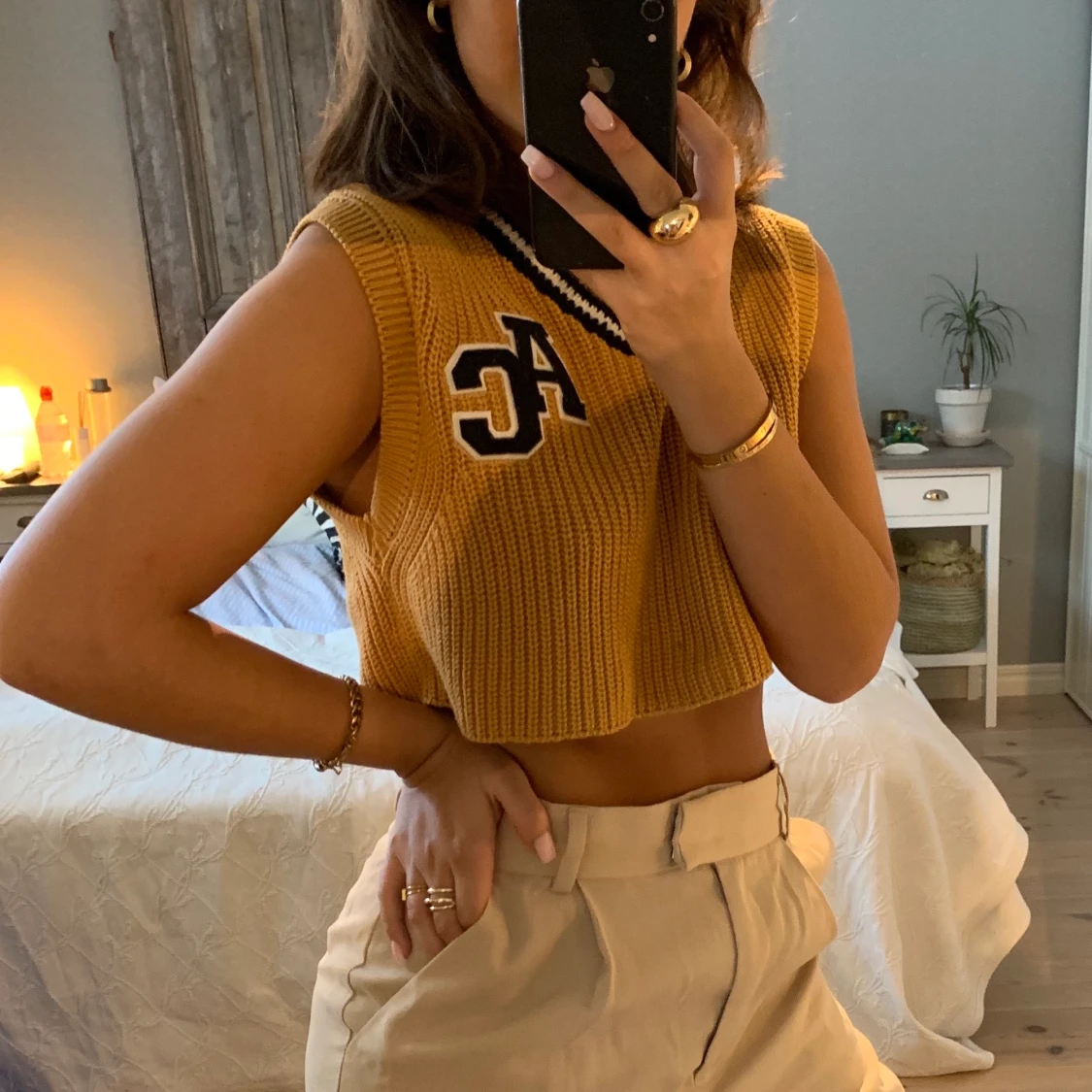 Stickad väst med detaljer - 90