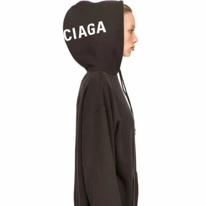 BALENCIAGA HOODIE ÄKTA OANVÄND - Oanvänd unisex balenciaga hoodie storlek S men väldigt oversize
