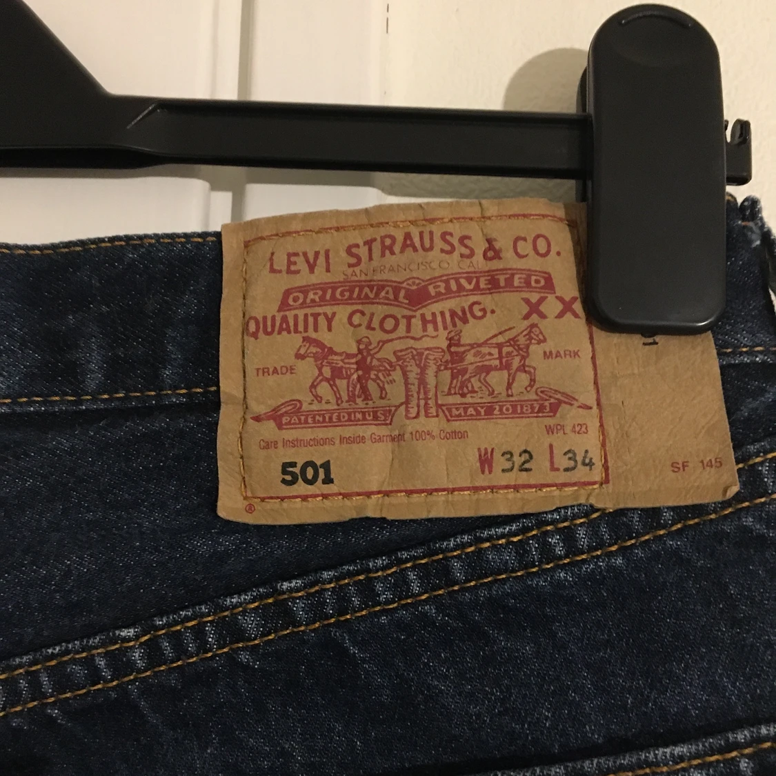 levi’s mörkblåa jeans - 90