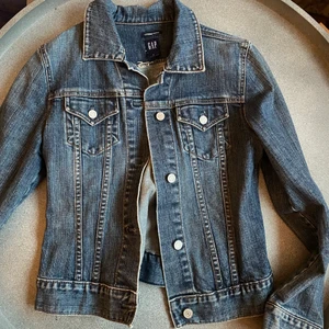 Jeansjacka - Jeansjacka från GAP. 