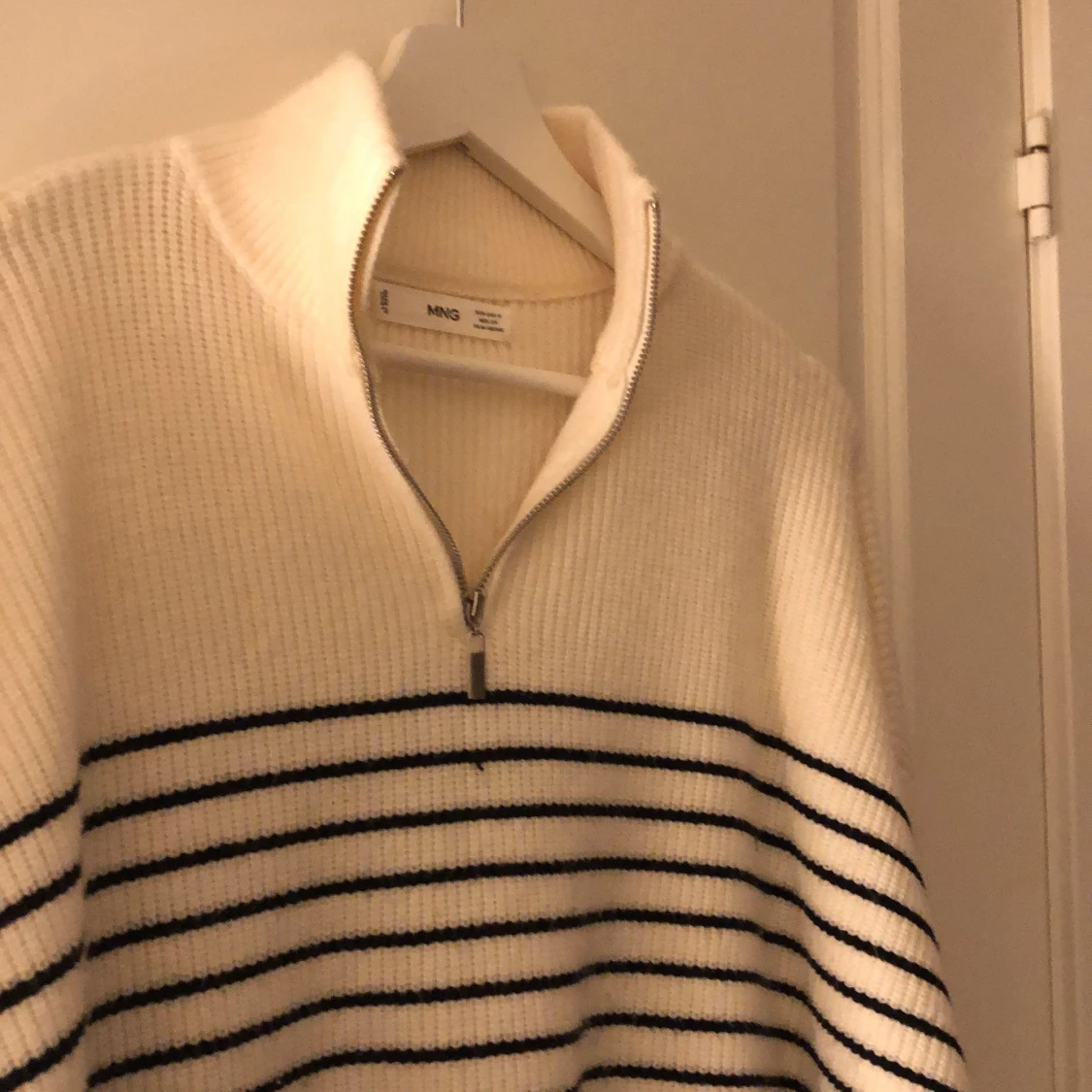 Stickad tröja från mango  - 90