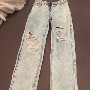 Jeans från Shein  - Säljer dessa jeans från Shein i Storlek XS passar även som S. Vid mer information kontakta mig gärna
